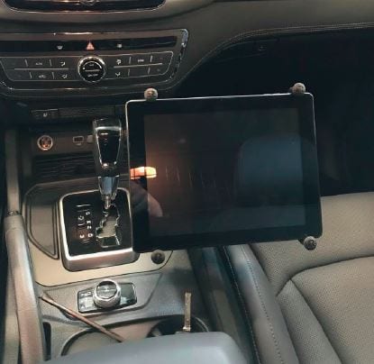 Nettbrett-/ telefonholder